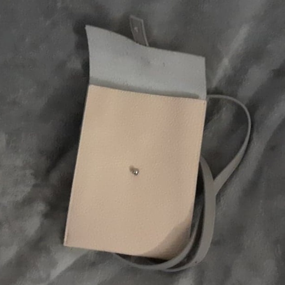 Mary Kay Modern City Collection Crossbody bag - Picture 4 of 4